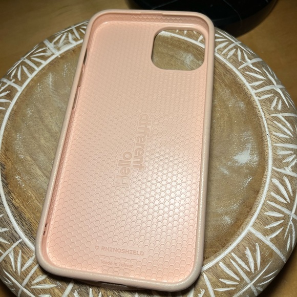 RhinoShield X Snoopy SolidSuit iPhone 13 Pink Case - Picture 6 of 15